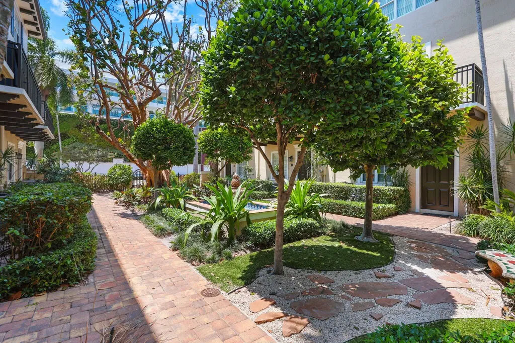 72 SE 6th Avenue Delray Beach FL 33483