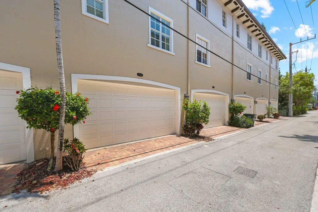 72 SE 6th Avenue Delray Beach FL 33483
