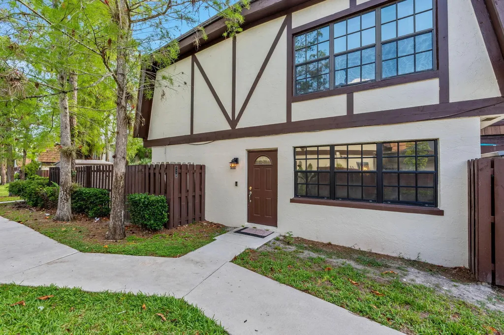 111 Weybridge Circle Royal Palm Beach FL 33411