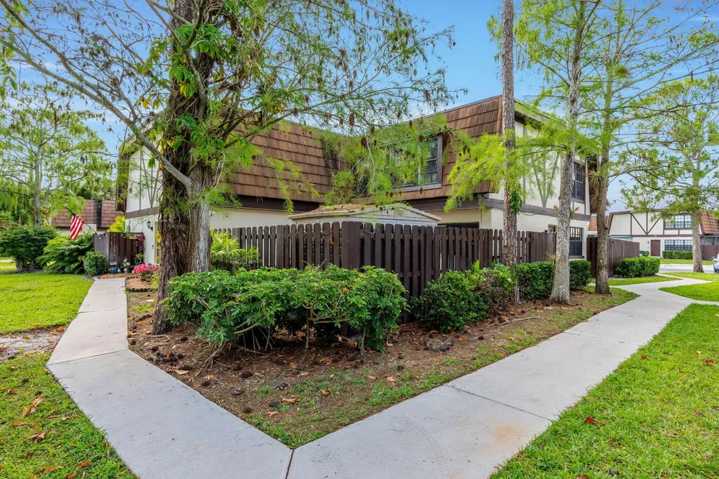 111 Weybridge Circle Royal Palm Beach FL 33411
