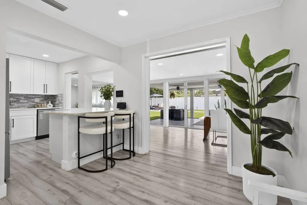 326 Alhambra Place West Palm Beach FL 33405