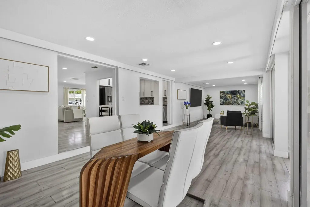 326 Alhambra Place West Palm Beach FL 33405