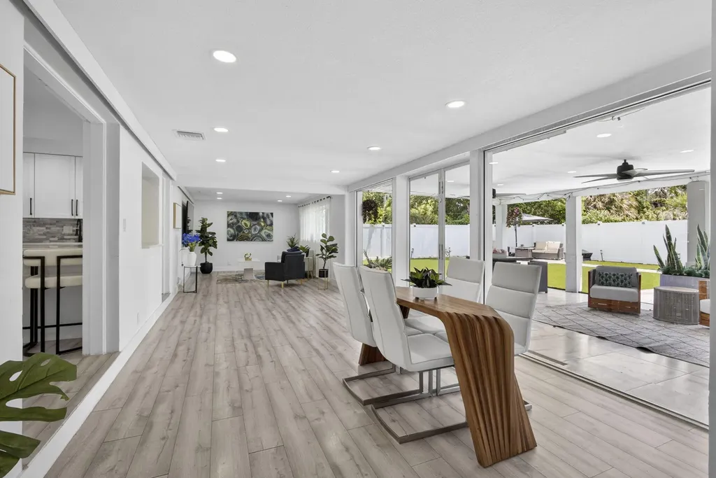 326 Alhambra Place West Palm Beach FL 33405