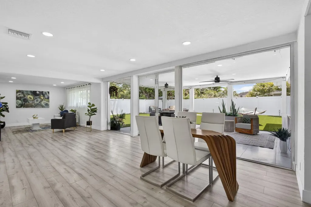 326 Alhambra Place West Palm Beach FL 33405
