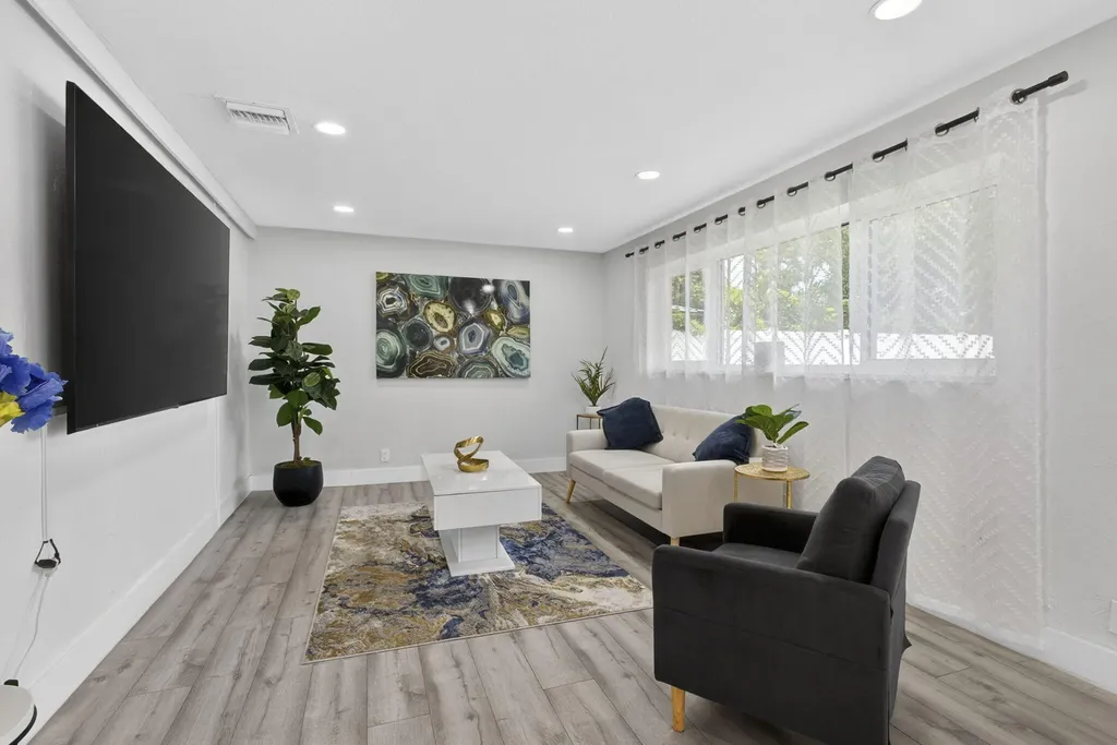 326 Alhambra Place West Palm Beach FL 33405