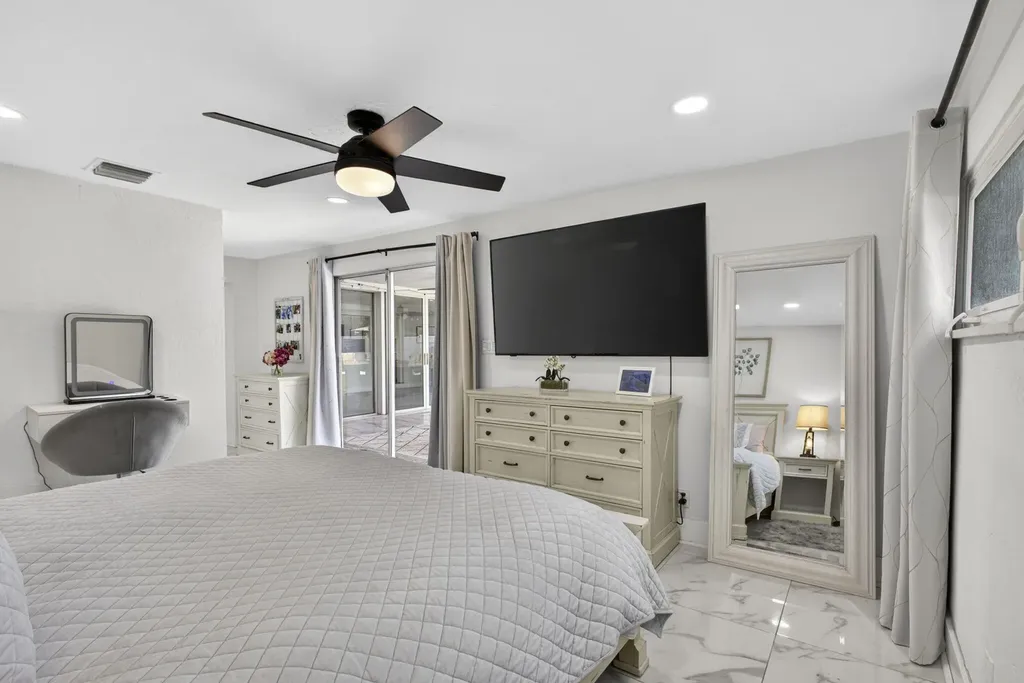 326 Alhambra Place West Palm Beach FL 33405