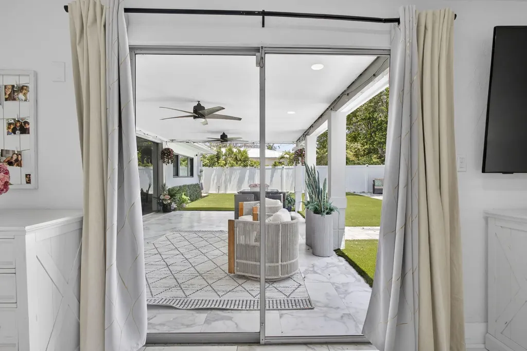 326 Alhambra Place West Palm Beach FL 33405