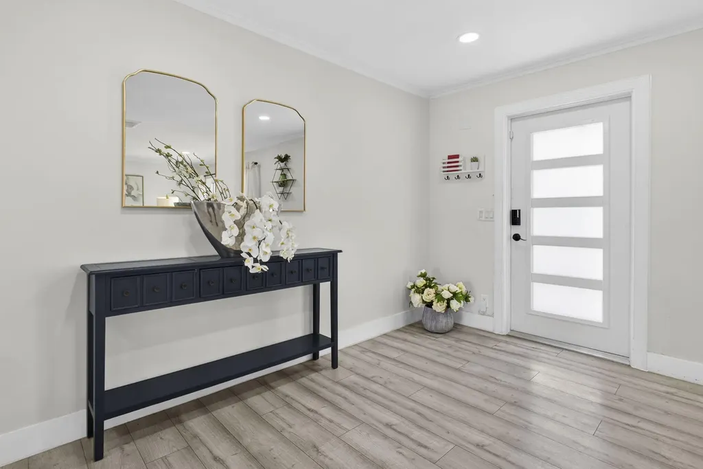 326 Alhambra Place West Palm Beach FL 33405