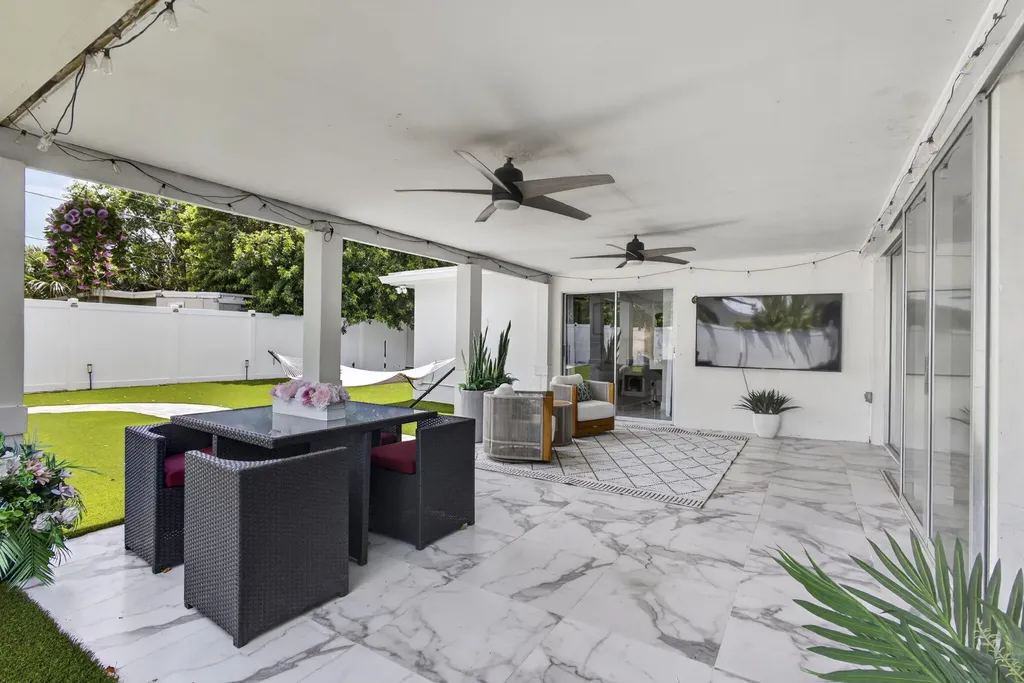 326 Alhambra Place West Palm Beach FL 33405