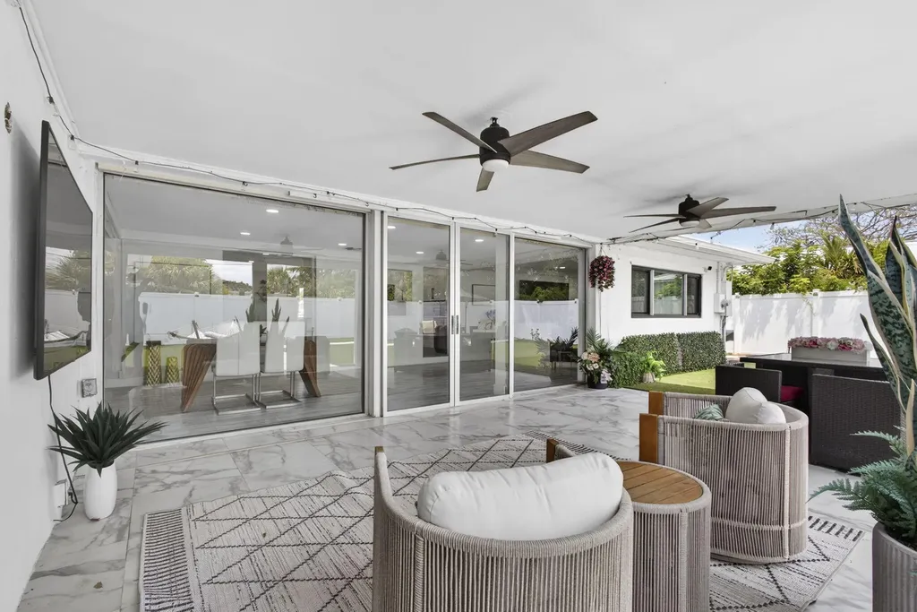326 Alhambra Place West Palm Beach FL 33405