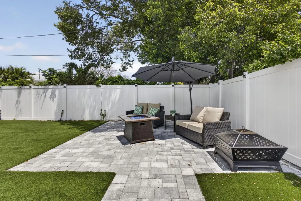 326 Alhambra Place West Palm Beach FL 33405