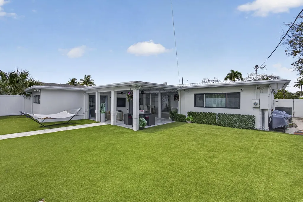 326 Alhambra Place West Palm Beach FL 33405