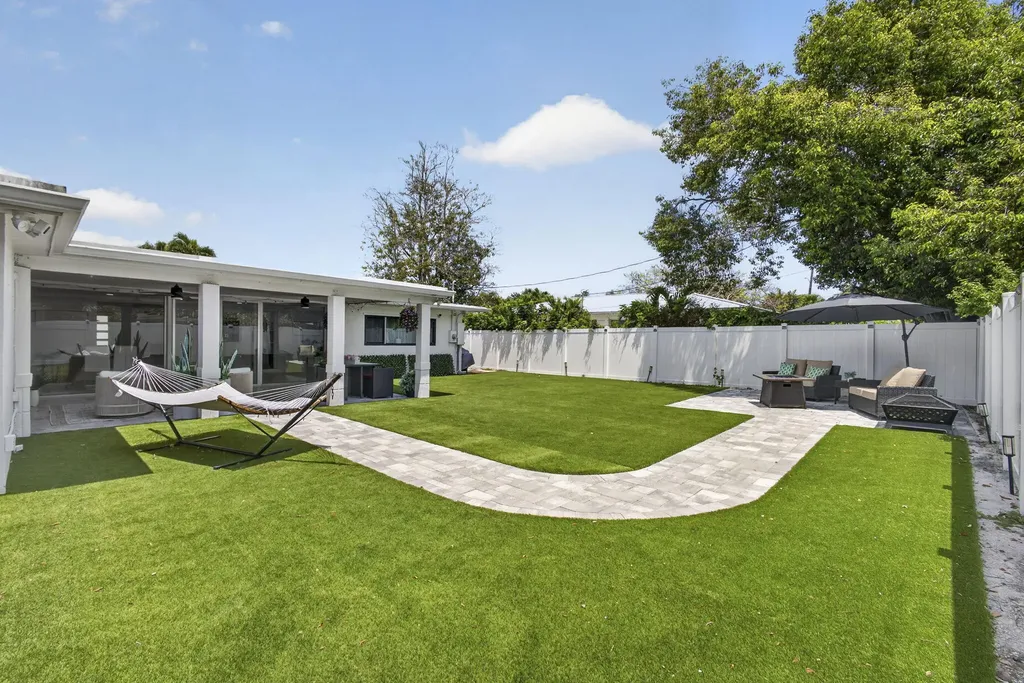 326 Alhambra Place West Palm Beach FL 33405