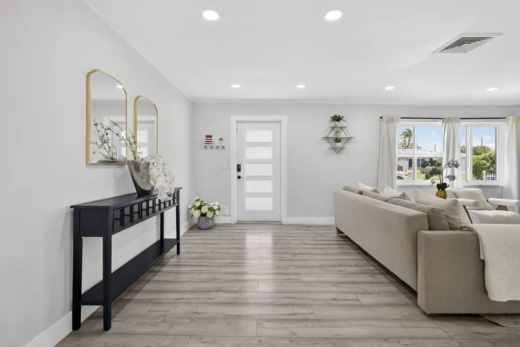 326 Alhambra Place West Palm Beach FL 33405