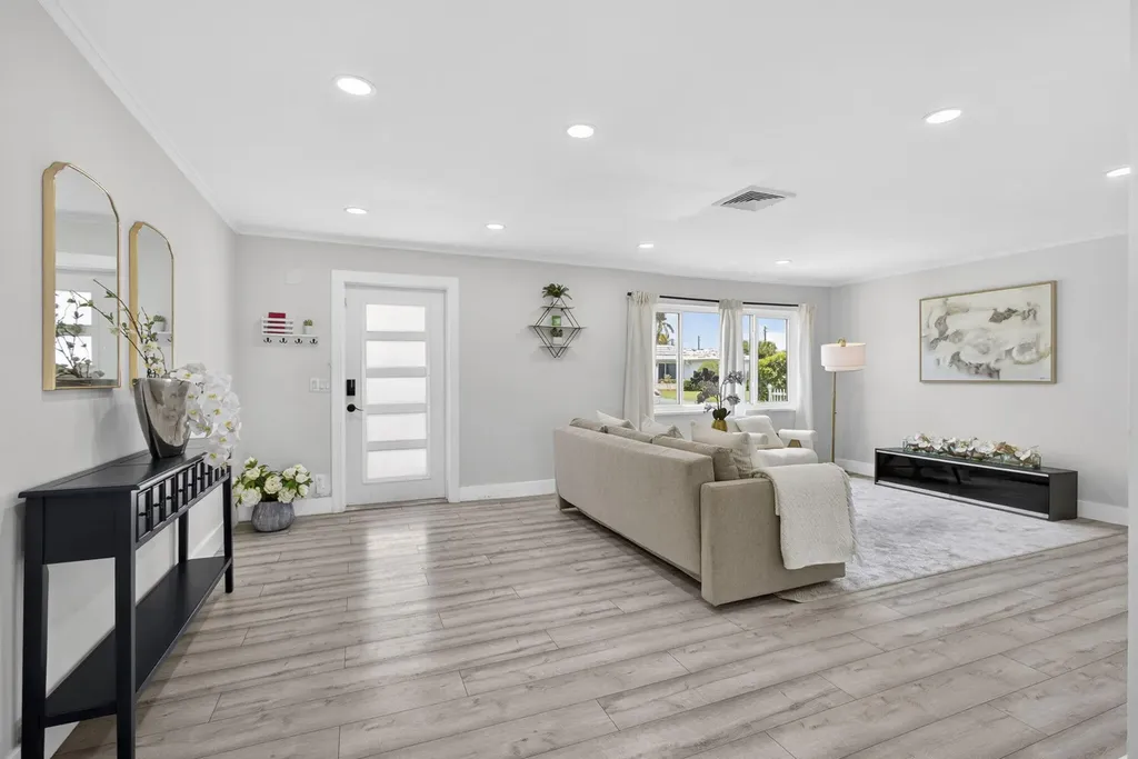 326 Alhambra Place West Palm Beach FL 33405
