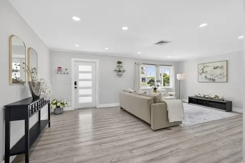 326 Alhambra Place West Palm Beach FL 33405