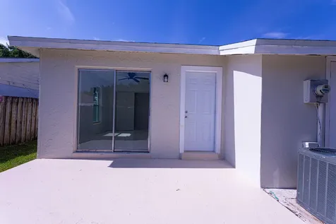5815 S 38th Street Greenacres FL 33463