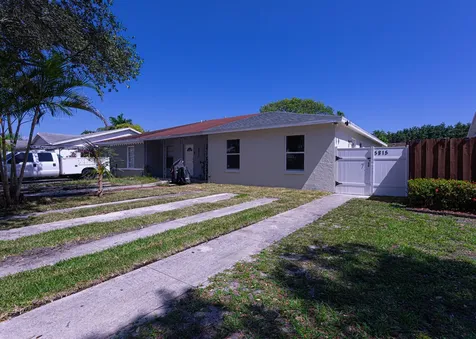 5815 S 38th Street Greenacres FL 33463