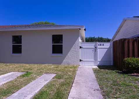 5815 S 38th Street Greenacres FL 33463