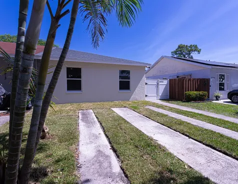 5815 S 38th Street Greenacres FL 33463