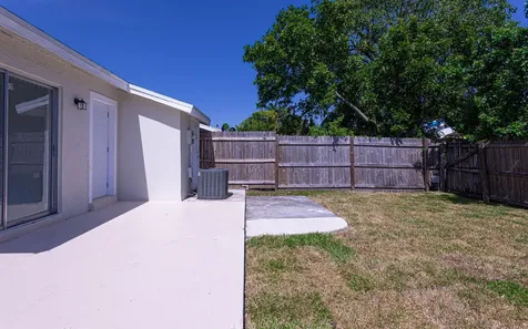 5815 S 38th Street Greenacres FL 33463