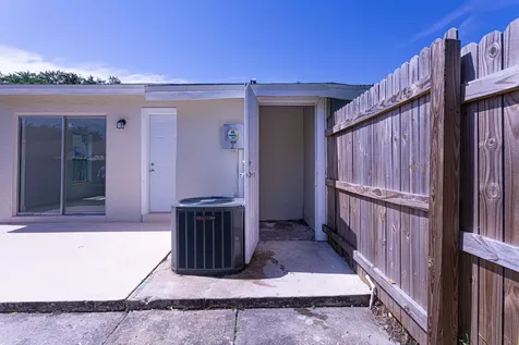 5815 S 38th Street Greenacres FL 33463