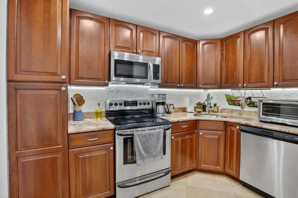 9101 Jacaranda Lane Plantation FL 33324