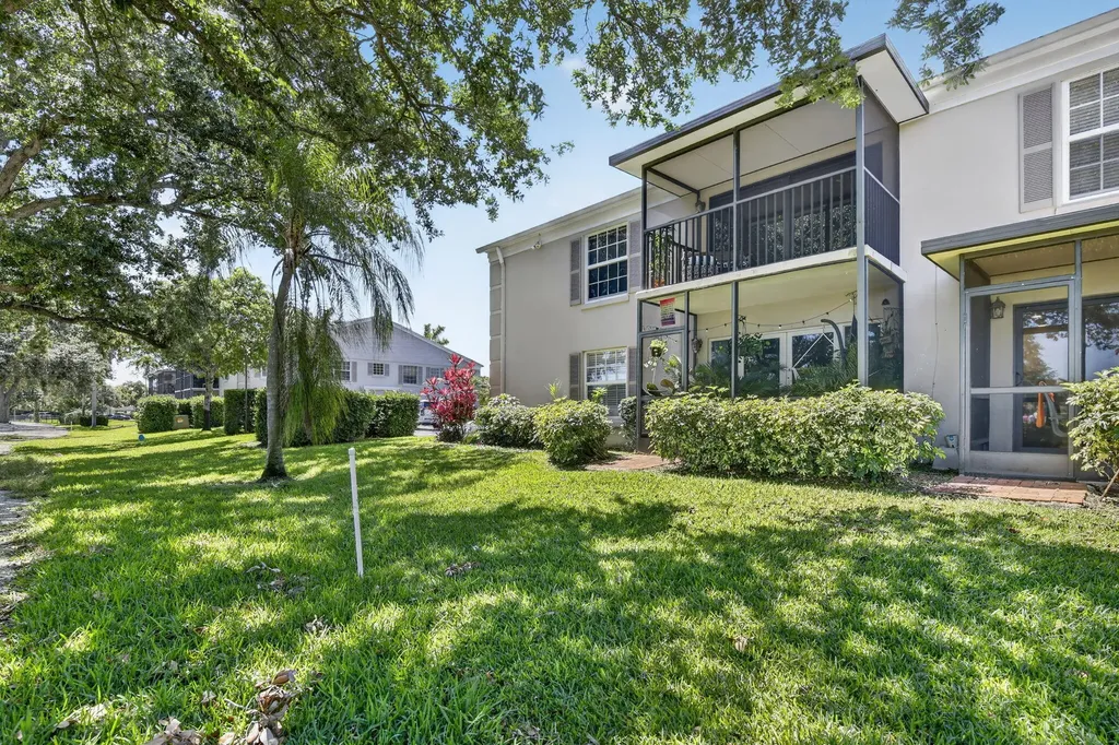 9101 Jacaranda Lane Plantation FL 33324