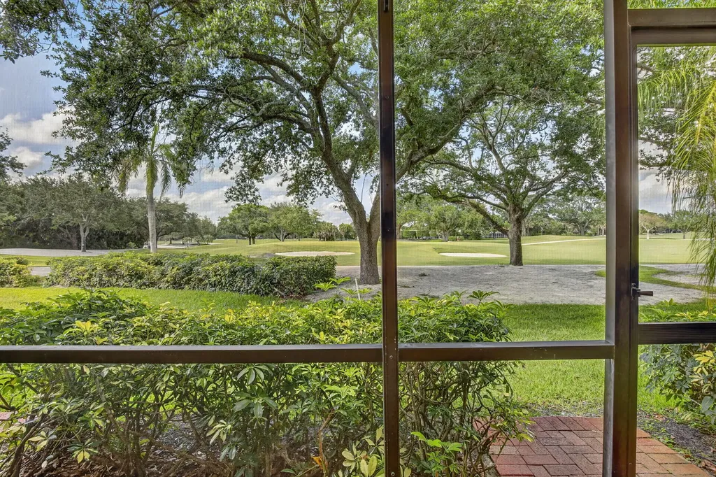 9101 Jacaranda Lane Plantation FL 33324