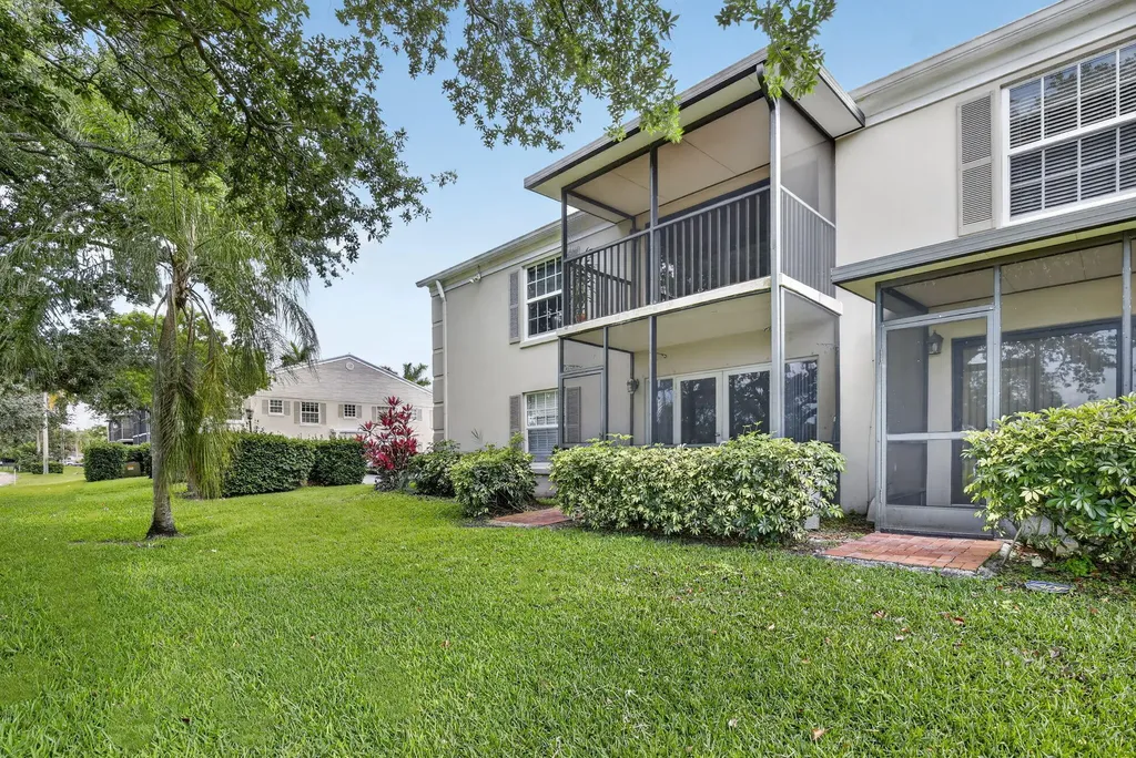 9101 Jacaranda Lane Plantation FL 33324