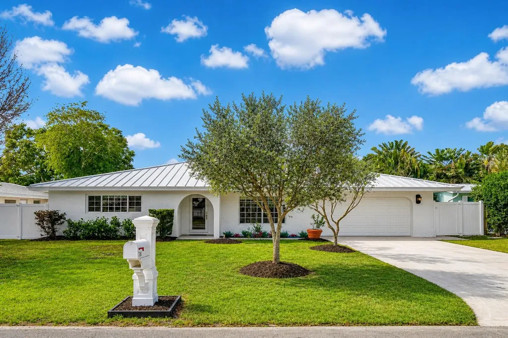 718 SW 27th Place Boynton Beach FL 33435