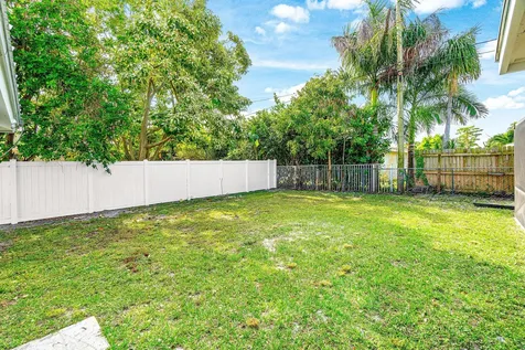 718 SW 27th Place Boynton Beach FL 33435