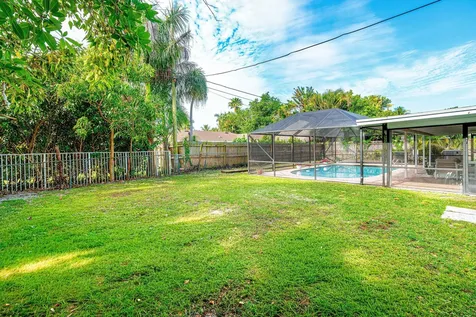 718 SW 27th Place Boynton Beach FL 33435