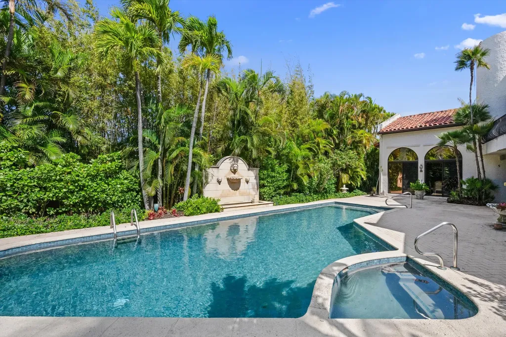 23 Sloans Curve Drive Palm Beach FL 33480
