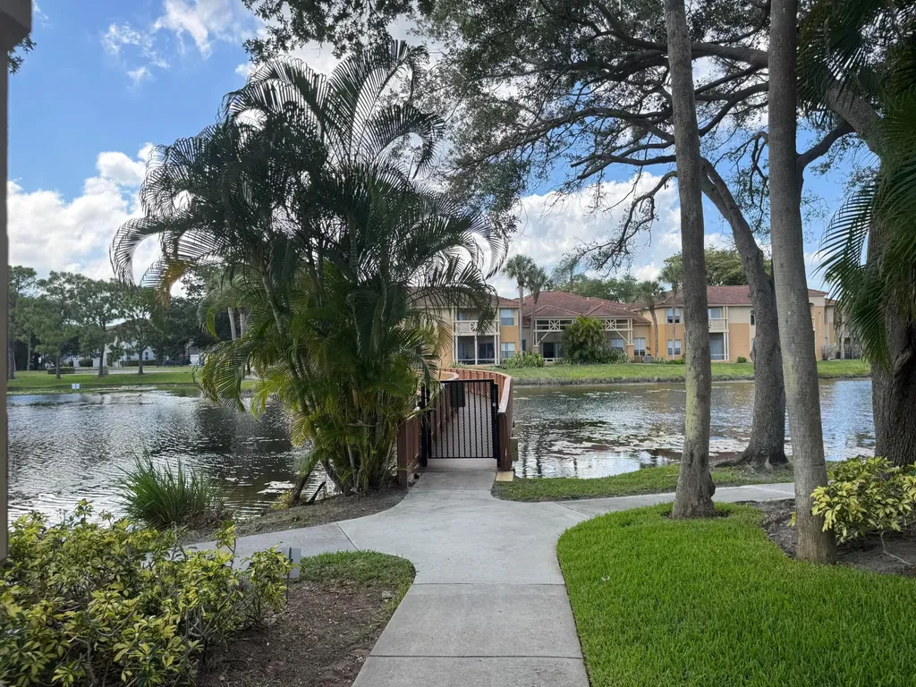 4807 Via Palm Lakes West Palm Beach FL 33417