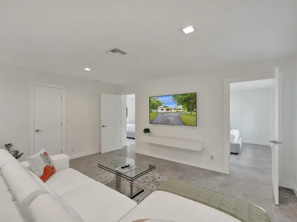 260 NW 36th Street Boca Raton FL 33431