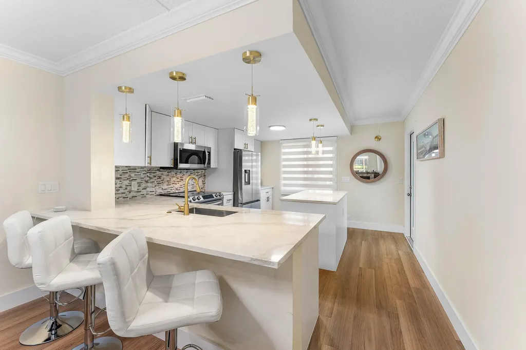 1019 Guildford B Boca Raton FL 33434