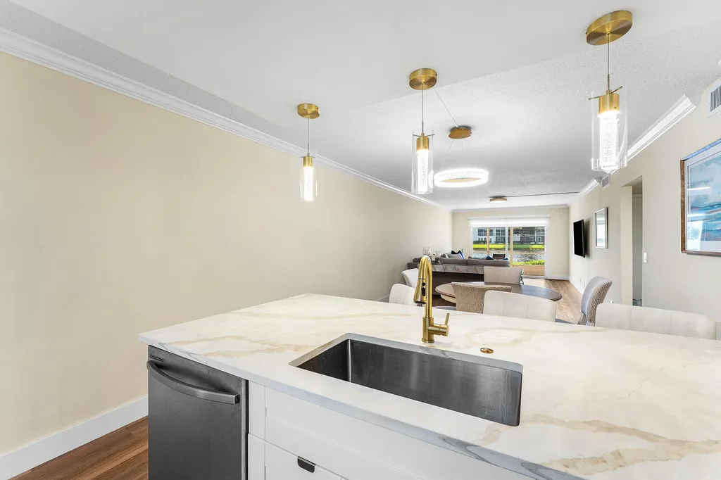 1019 Guildford B Boca Raton FL 33434