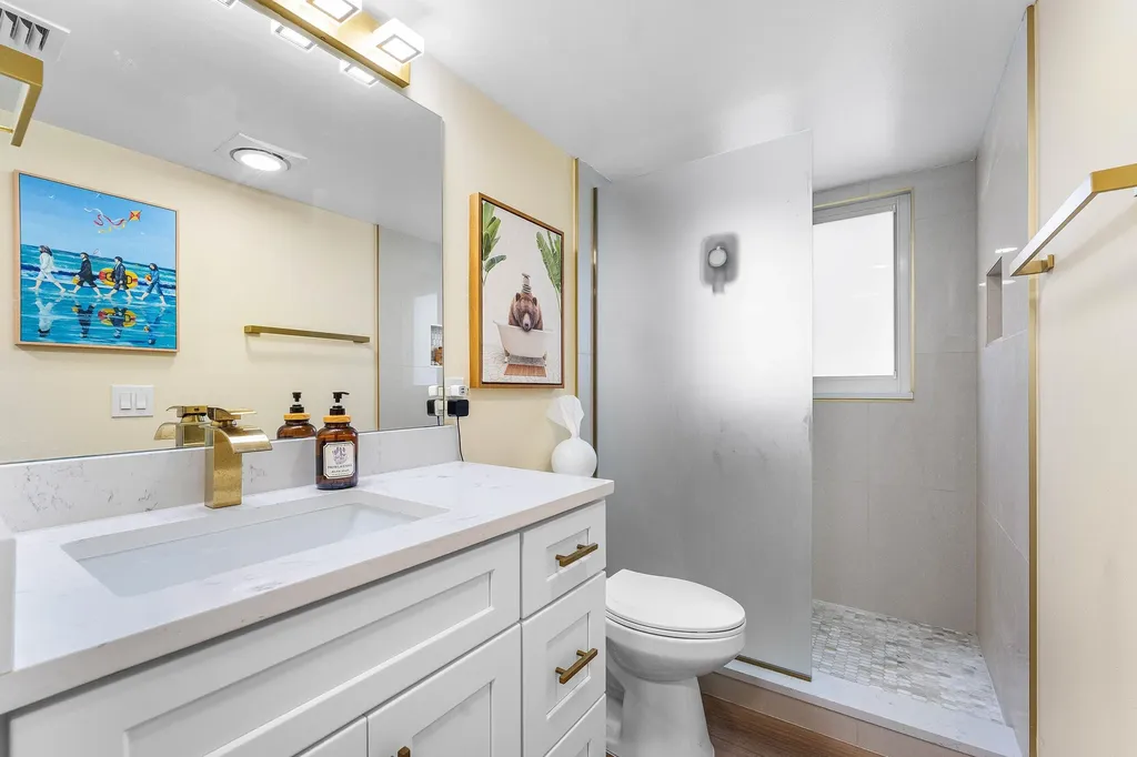 1019 Guildford B Boca Raton FL 33434