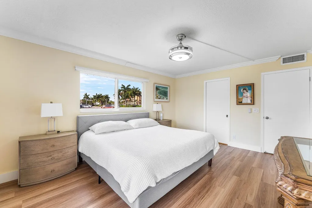 1019 Guildford B Boca Raton FL 33434