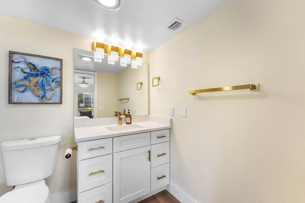 1019 Guildford B Boca Raton FL 33434