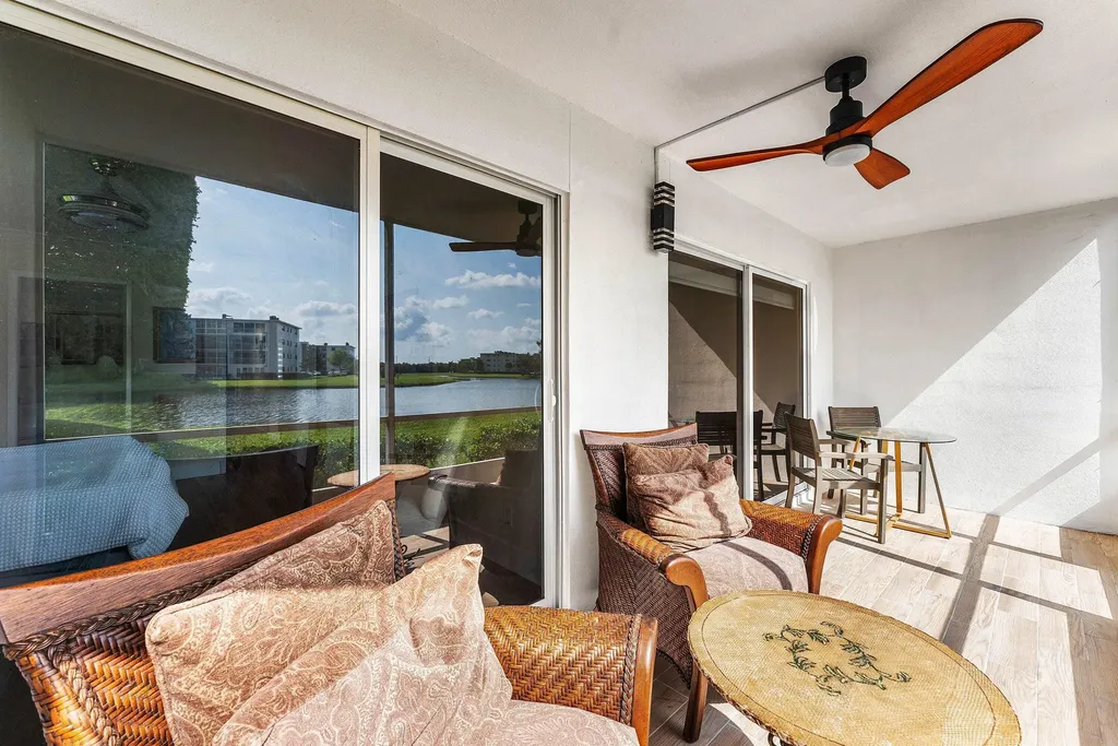 1019 Guildford B Boca Raton FL 33434