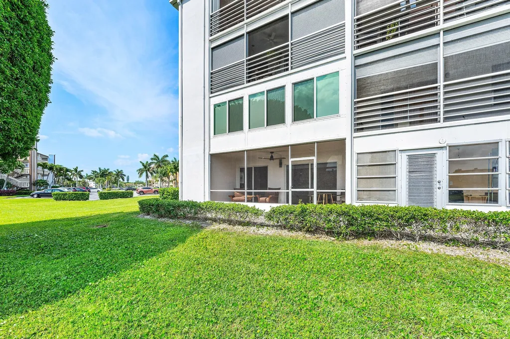 1019 Guildford B Boca Raton FL 33434