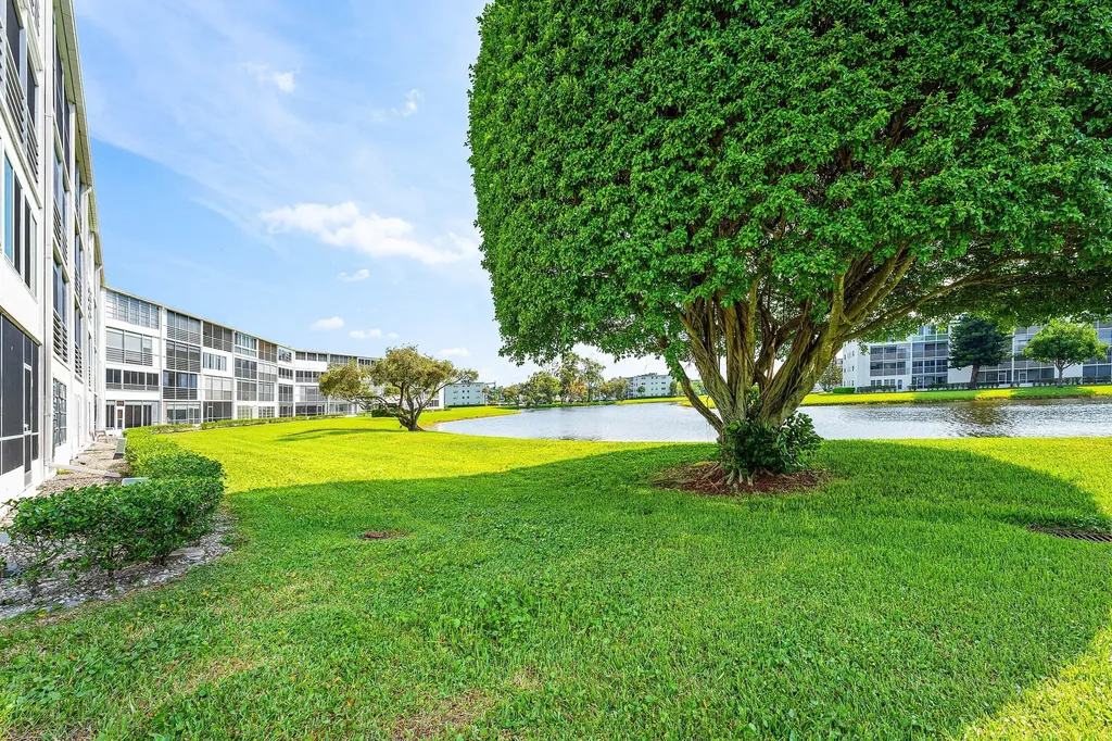 1019 Guildford B Boca Raton FL 33434