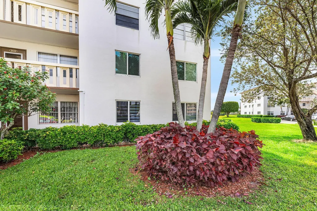 1019 Guildford B Boca Raton FL 33434