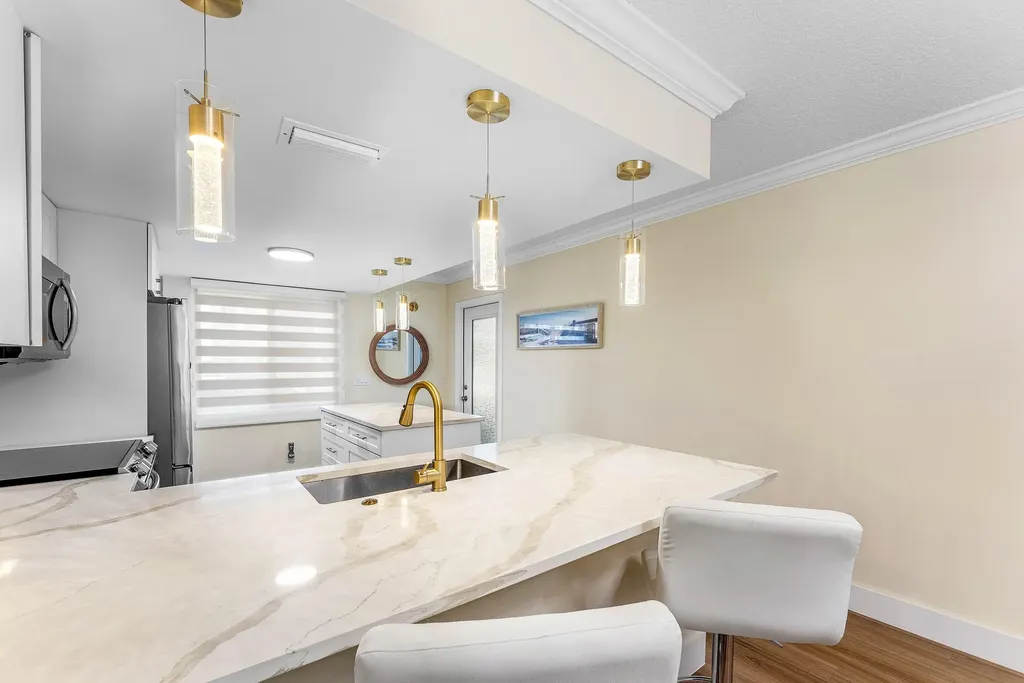 1019 Guildford B Boca Raton FL 33434