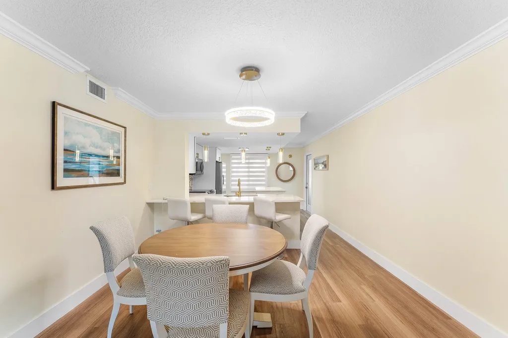 1019 Guildford B Boca Raton FL 33434