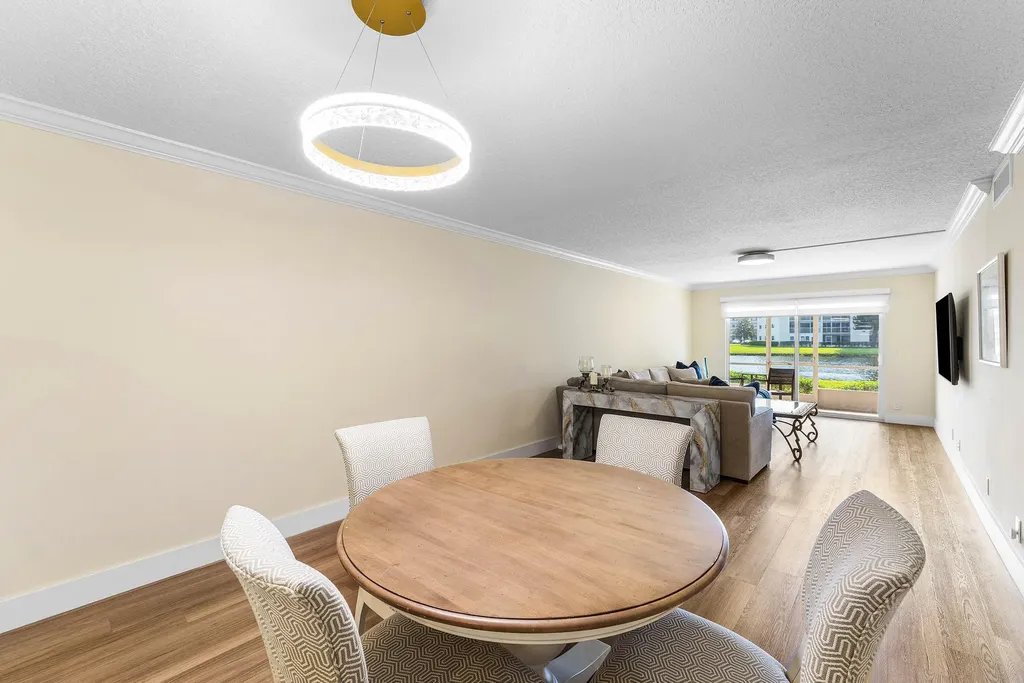 1019 Guildford B Boca Raton FL 33434
