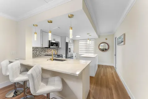 1019 Guildford B Boca Raton FL 33434
