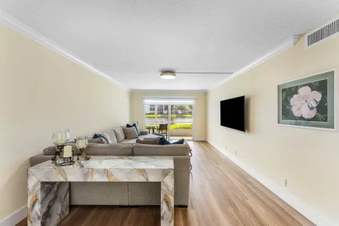 1019 Guildford B Boca Raton FL 33434